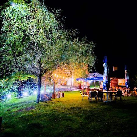 Pensiunea La Taverna Trăisteni Exterior foto